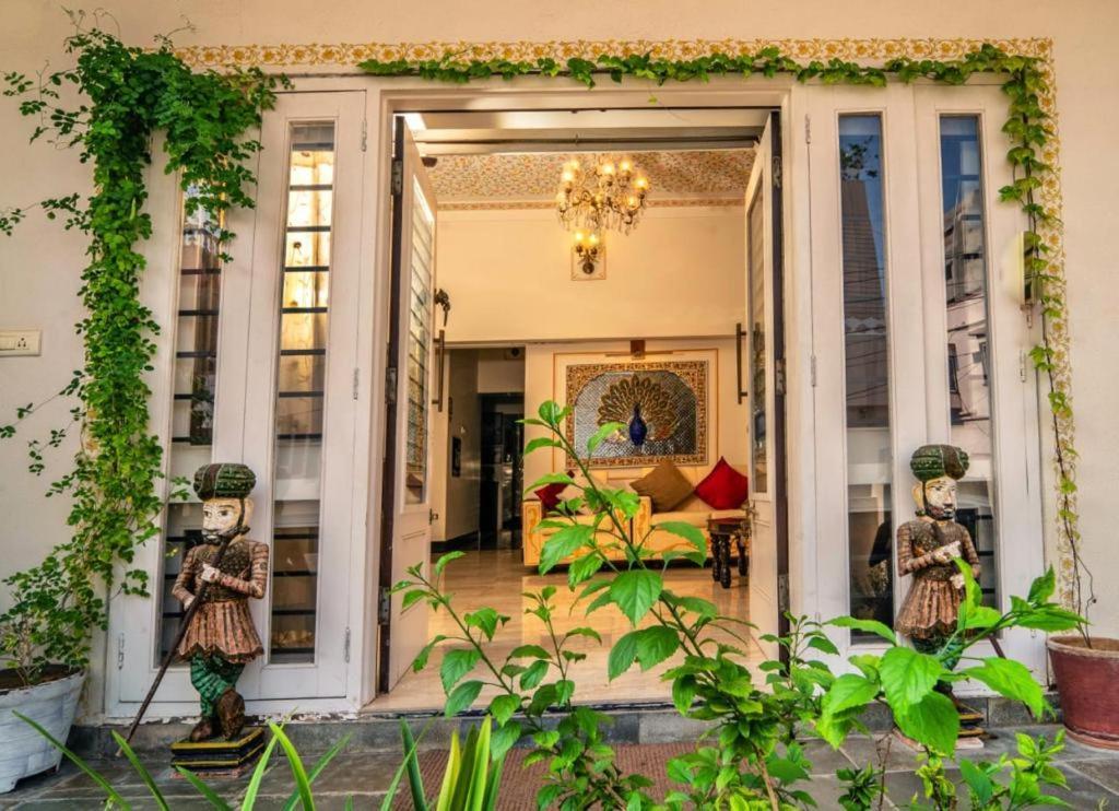 Santosh Villa - The House Of Antiques And Art ウダイプル エクステリア 写真