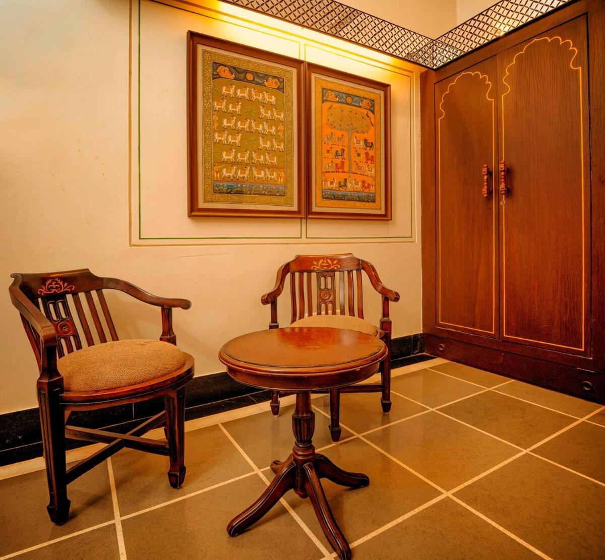 Santosh Villa - The House Of Antiques And Art ウダイプル エクステリア 写真